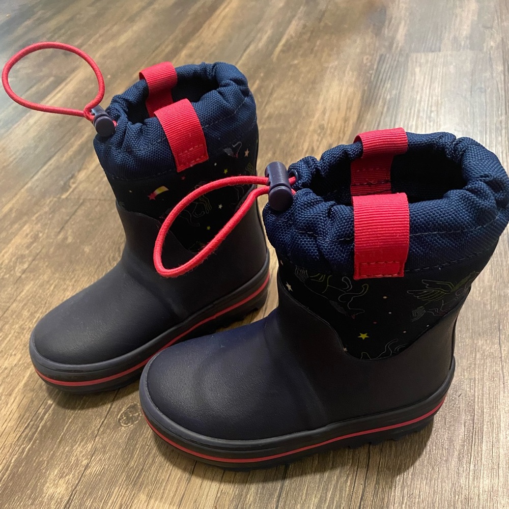 Girl’s Rain boots.